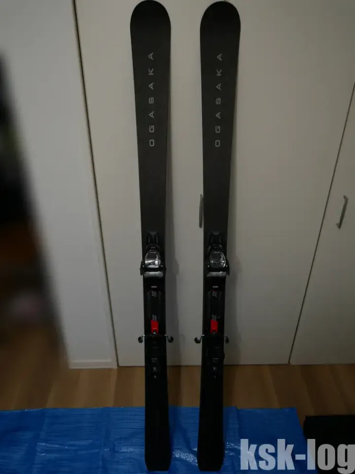 御茶ノ水のワンゲルスポーツにてスキー板(Ogasaka Unity U-FS2)とストックを購入のサムネイル