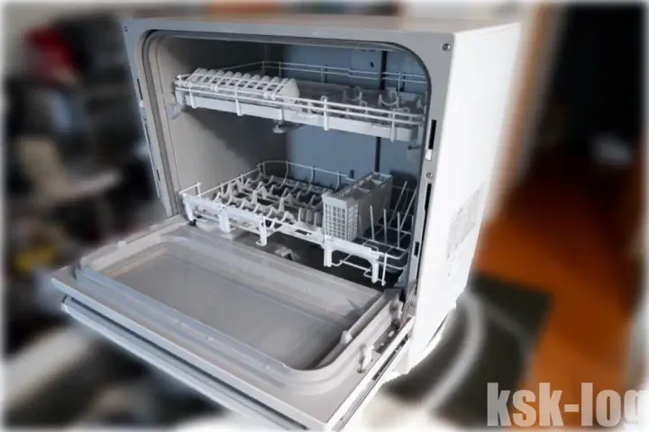 狭いシンクで食洗機がおけなかったので、スチールラックとアース延長でPanasonicの4人向け食洗機のNP-TZ500を設置したのサムネイル