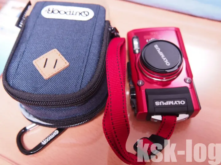 Olympus TG-4用のケース・ストラップ付レンズキャップの選定のサムネイル